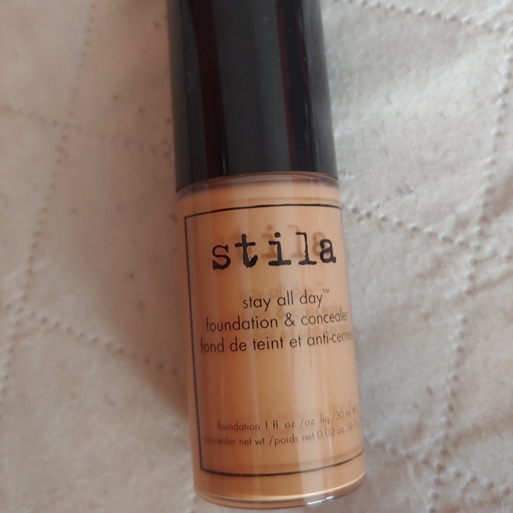 Foundation, concealer and brush kit - Picture 3 of 5